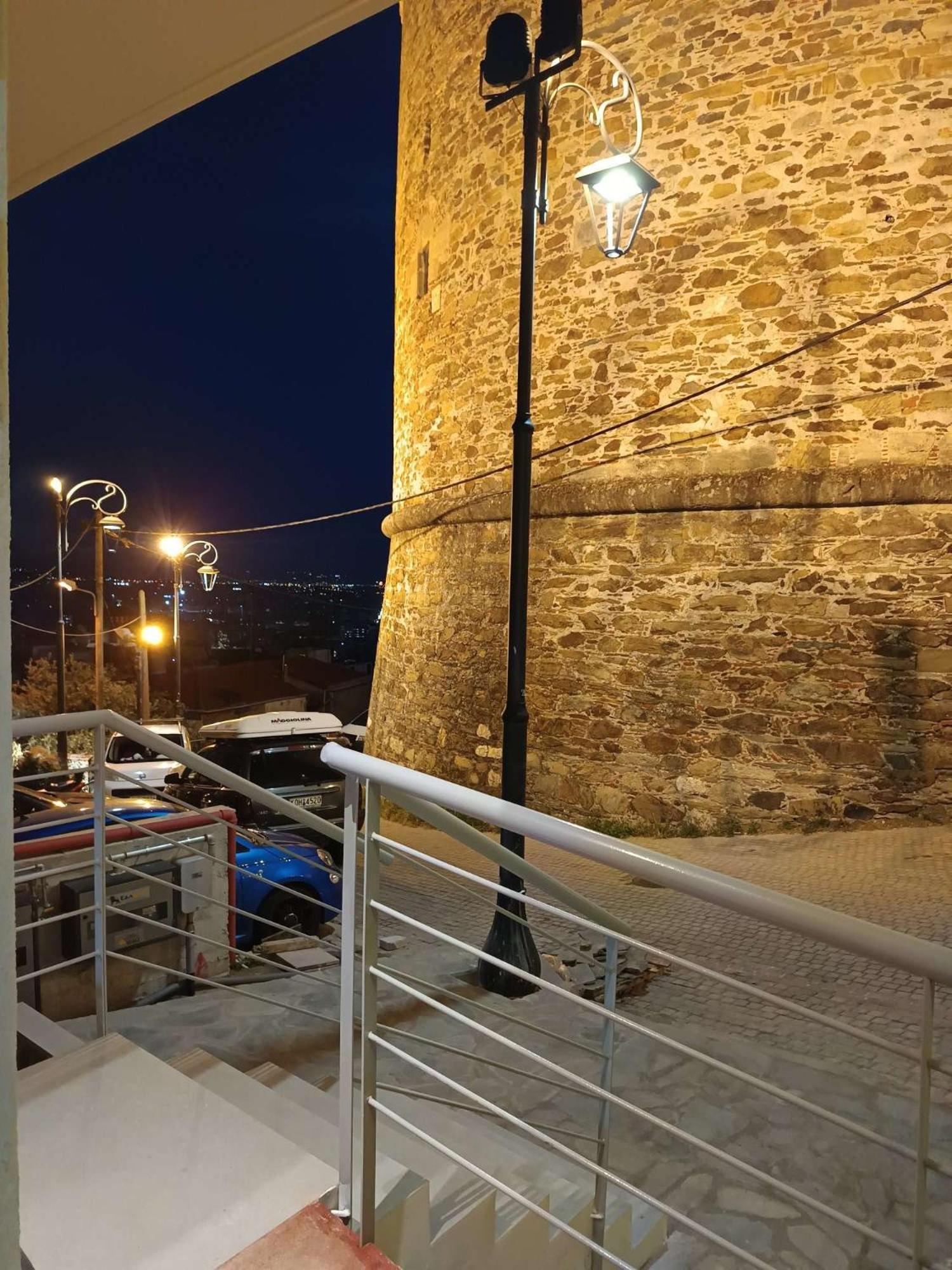 Beyond The Castle Apartment Salonic Exterior foto